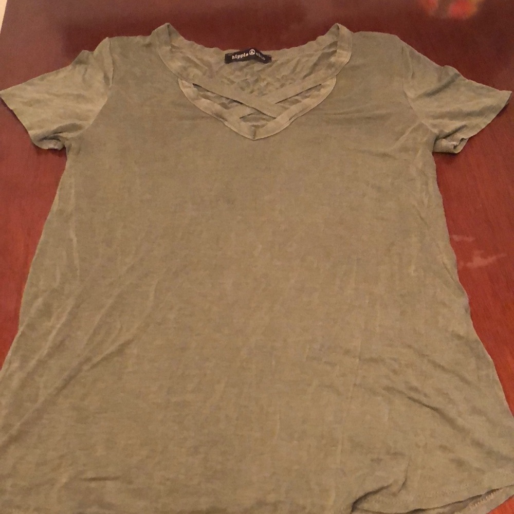 Criss cross neck tee